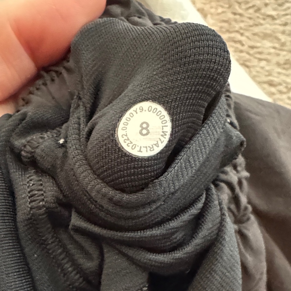 Lululemon Hotty Hot Short II size 8 - Picture 6 of 6
